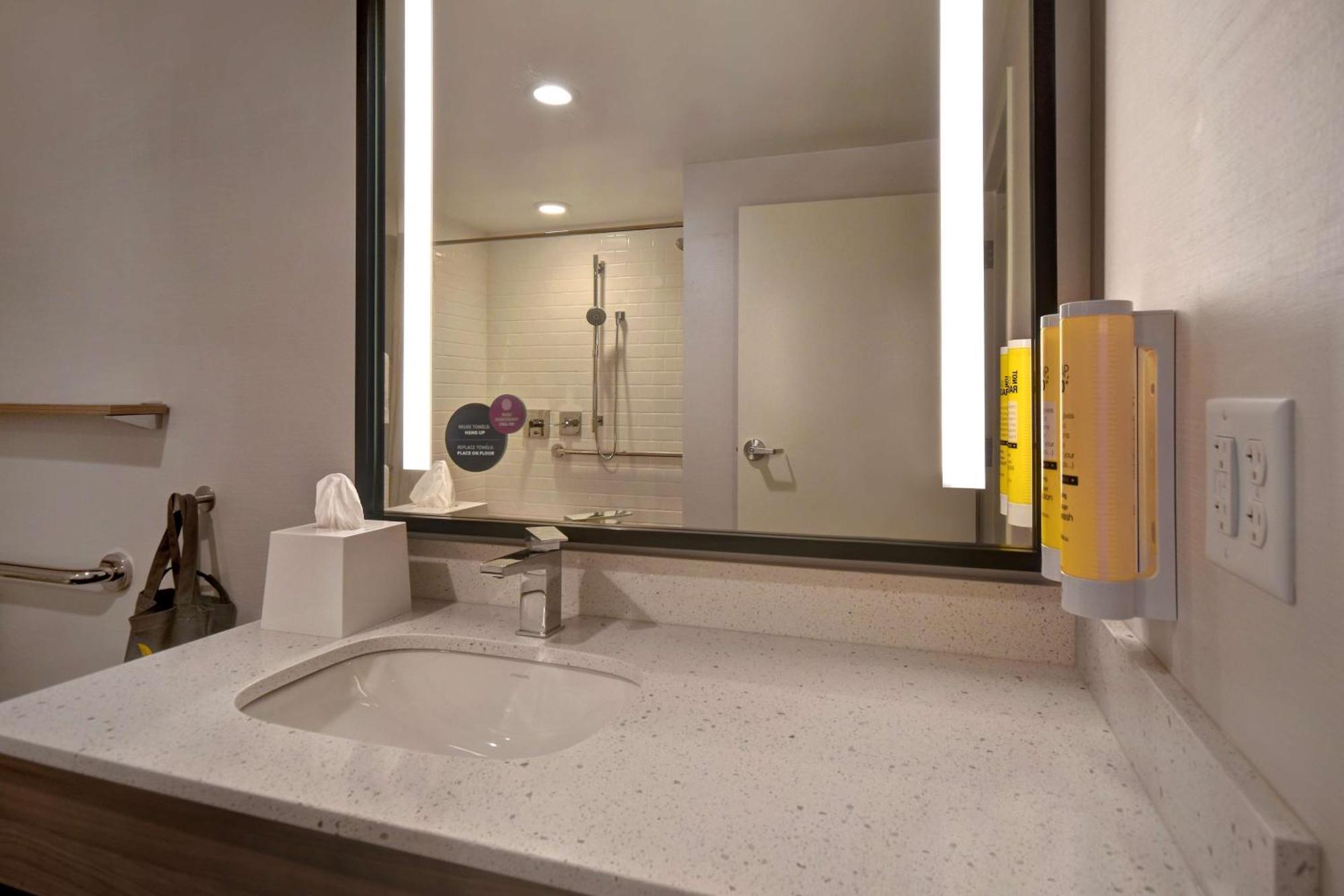Tru By Hilton Manchester Downtown Екстер'єр фото